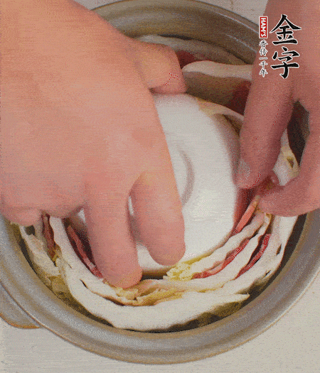 寬度剛好是鍋的高度?？垡粋€小碗更有助于幫助造型。