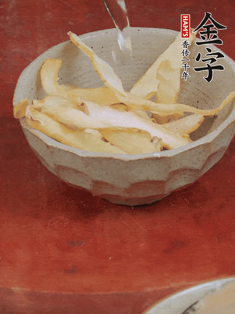 玉竹、花菇分別清水泡發(fā)。