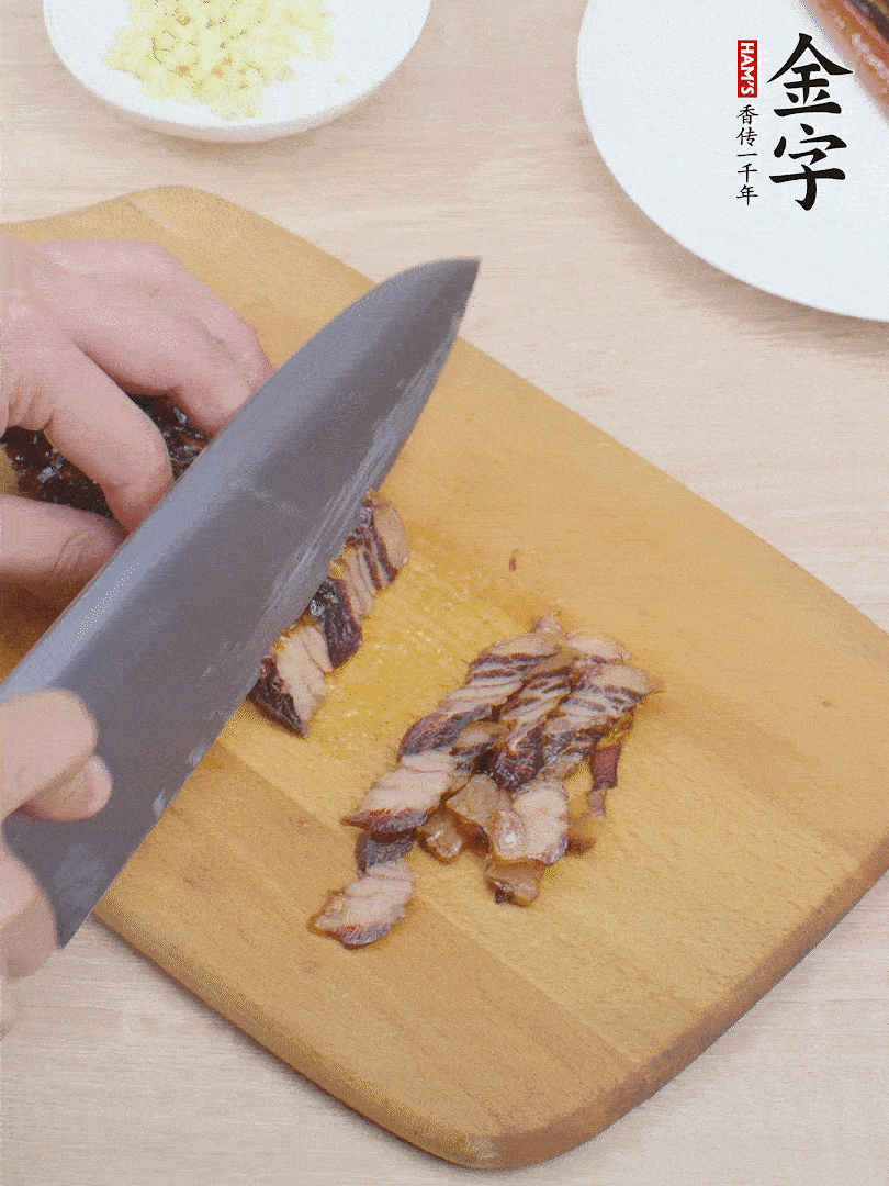 金字醬油肉切薄片。