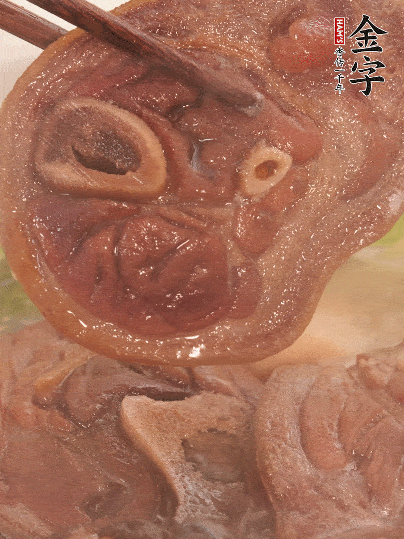 大火燒開后，調(diào)成小火燜煮30分鐘，煮至蓮藕軟糯。