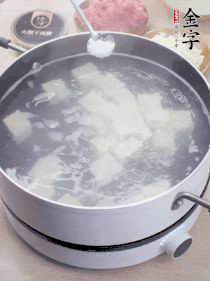 金字火腿上方120g切薄片。