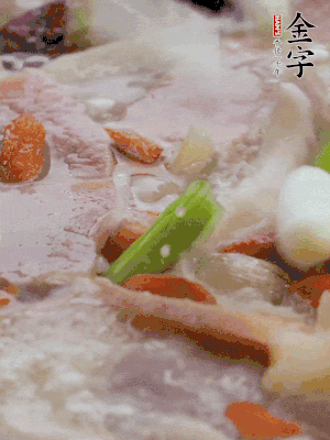 最后下枸杞、蒜白。