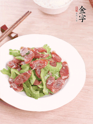 一小撮糖調(diào)味。