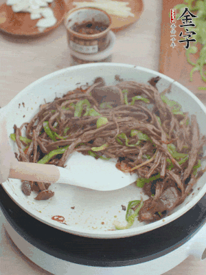 少許鹽調(diào)味。