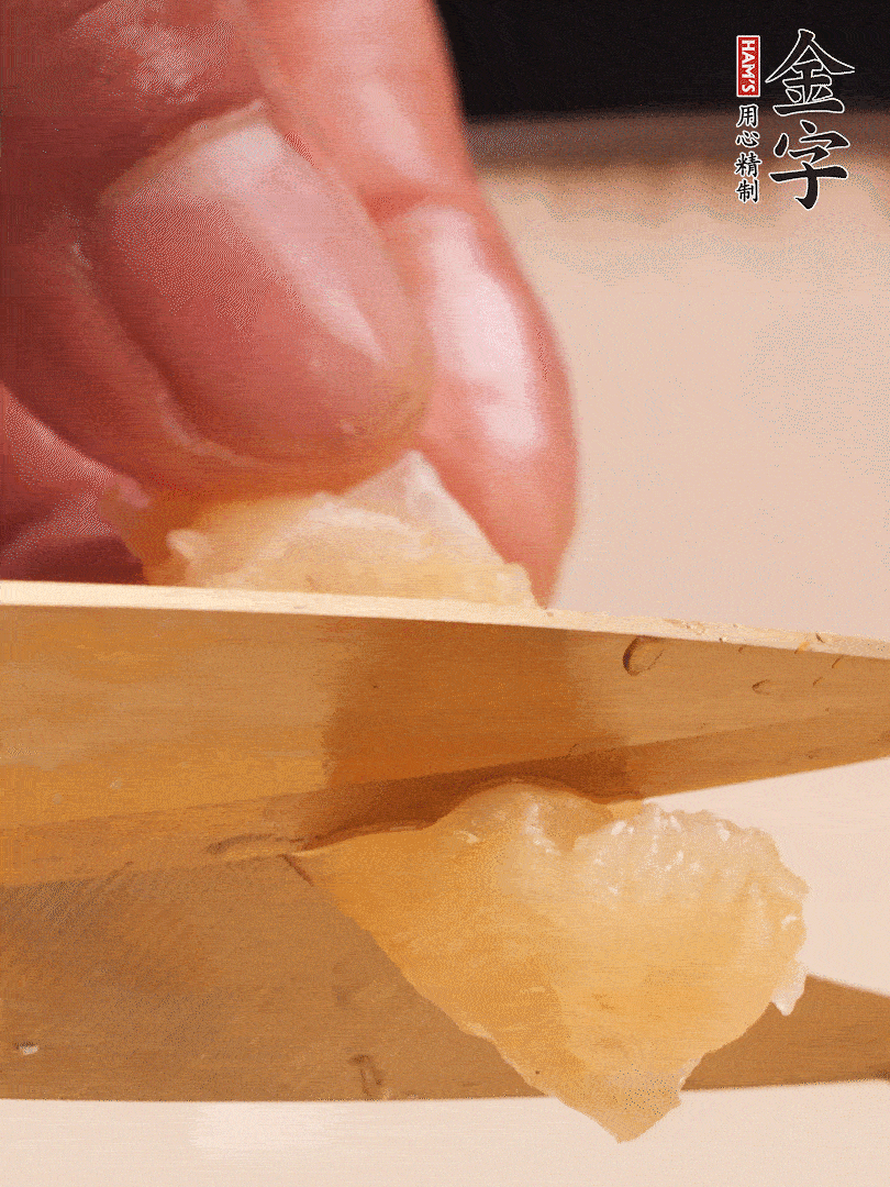 取出放入清水中，清洗表面，再剪成小段