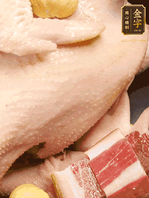冷水、整雞、蔥結(jié)、姜片、雞油、火腿、板栗（雞肉：水=1:3）