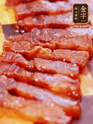金字醬油肉煮熟，切片